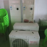 有两个50柜机空调腾地方便宜出售，功能正常使用，两台2500